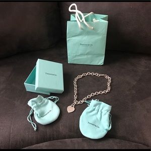 Tiffany & Co necklace. Return to Tiffany Tag